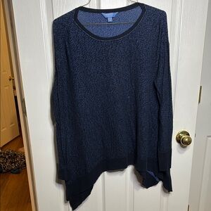 Women’s Vera Wang long sleeve light sweater